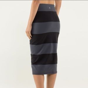 Lululemon Yoga Over Skirt grey black 4